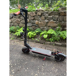 Повнопривідний кастомний Xiaomi Electric Scooter Pro